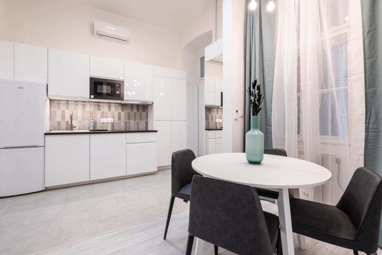 Apartmán Kl31 - Urban Escape - Prime Location - Klauzal Square By Bqa Budapešť Exteriér fotografie